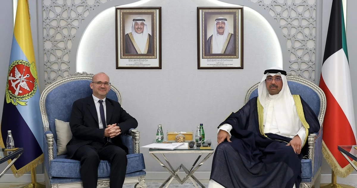 وزير الدفاع يبحث مع السفير الفرنسي سبل تعزيز التعاون العسكري