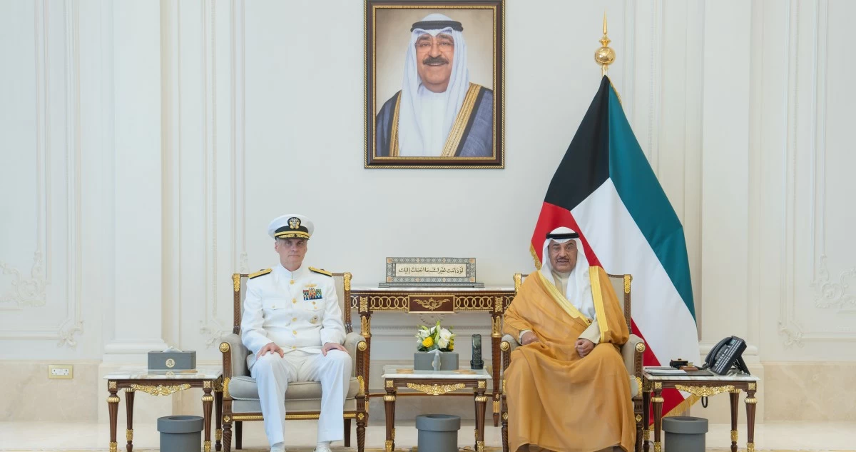 سمو ولي العهد يستقبل قائد القيادة المركزية للقوات البحرية الأميركية والأسطول الخامس بمناسبة زيارته للبلاد