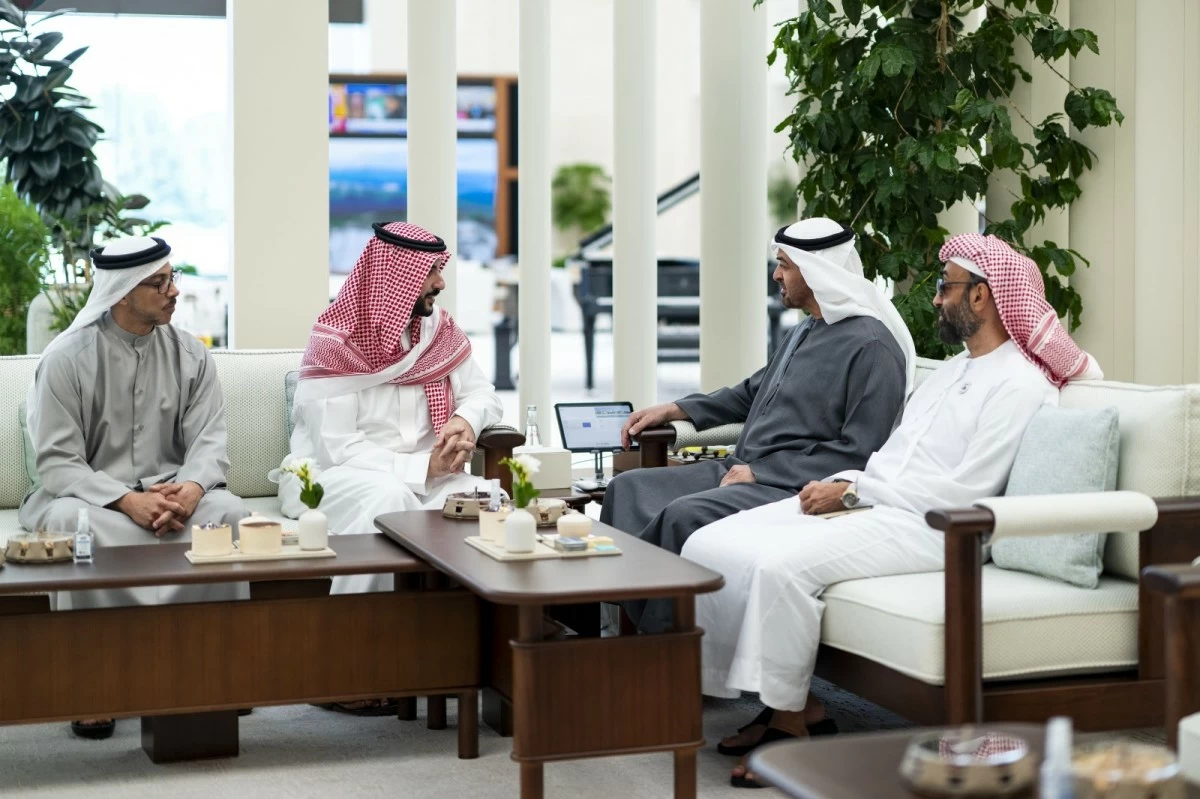 رئيس الإمارات يبحث مع وزير الدفاع السعودي تعزيز التعاون المشترك والتطورات الإقليمية