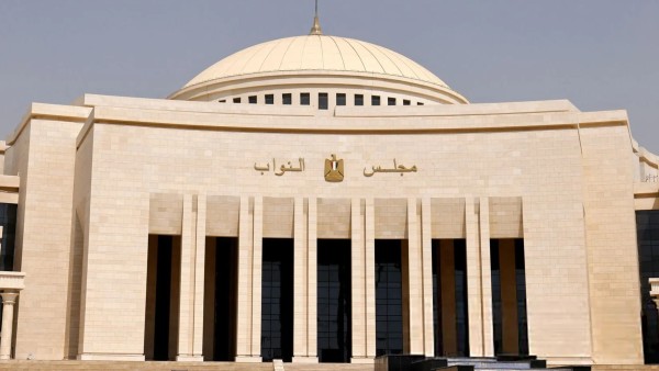 البرلمان المصري يستأنف غداً مناقشة تفويض القوات المسلحة لدعم السعودية