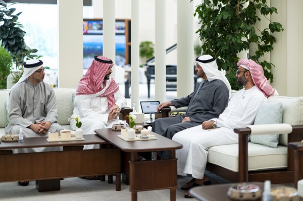 رئيس الإمارات يبحث مع وزير الدفاع السعودي تعزيز التعاون المشترك والتطورات الإقليمية