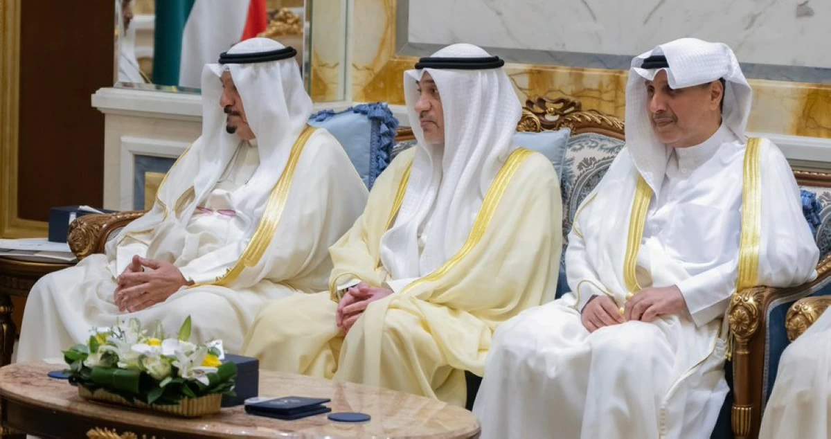 سمو الأمير والرئيس الفرنسي يترأسان جلسة المباحثات الرسمية في قصر بيان