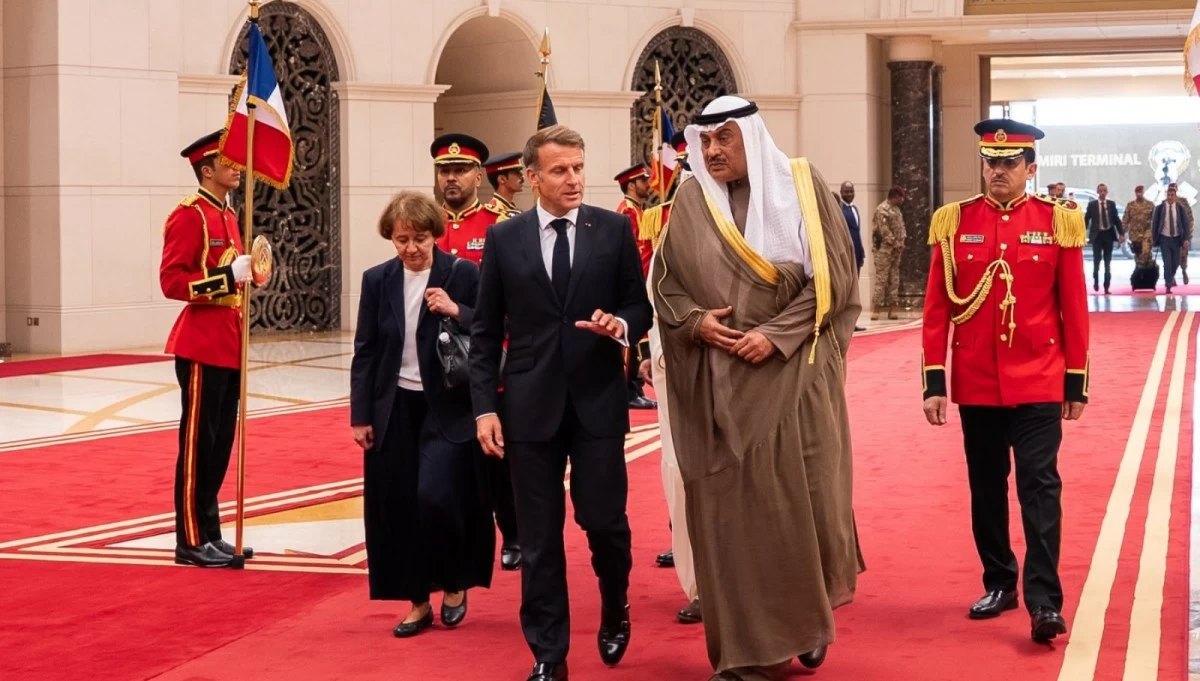 الرئيس الفرنسي يغادر البلاد بعد زيارة رسمية
