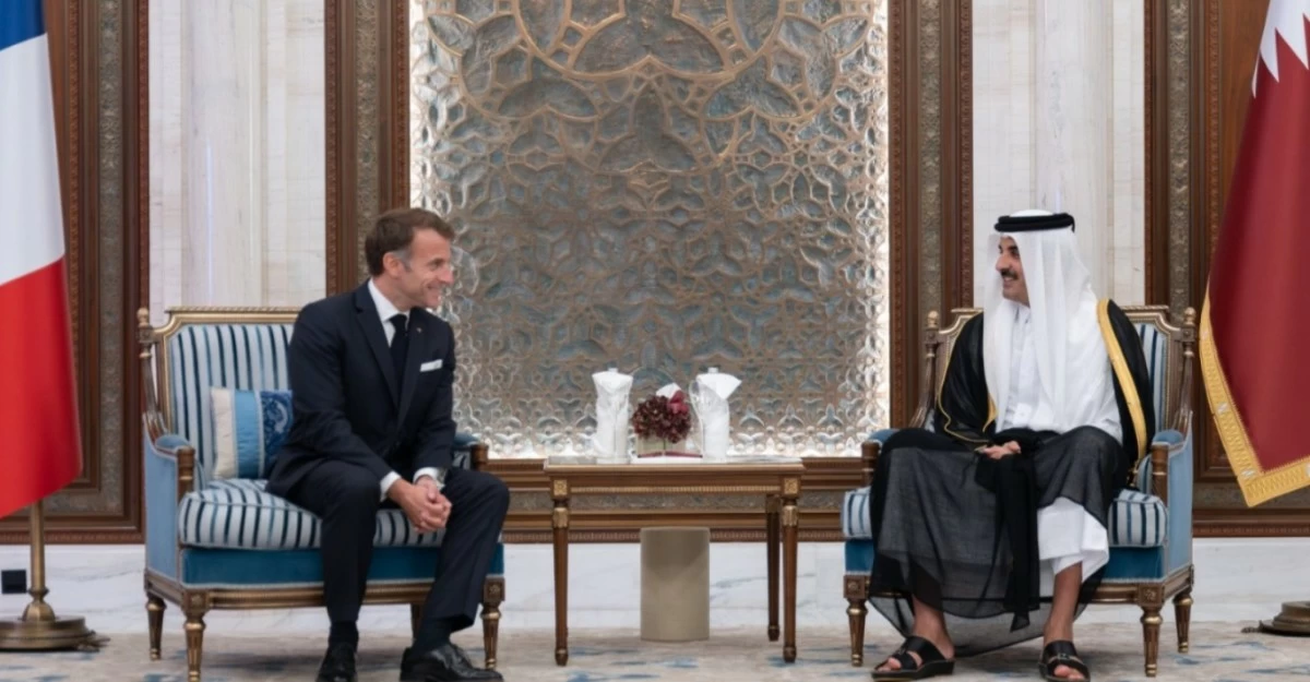 أمير قطر والرئيس الفرنسي يبحثان تعزيز الشراكة الستراتيجية والتعاون الاقتصادي والأمني والدفاعي