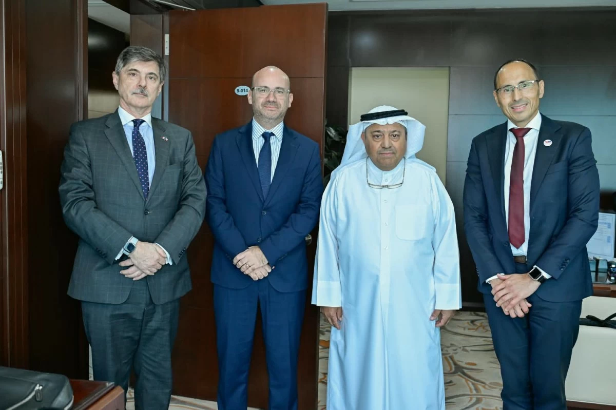 وزير النفط يبحث مع سفراء بريطانيا وفرنسا واليابان تعزيز التعاون الثنائي