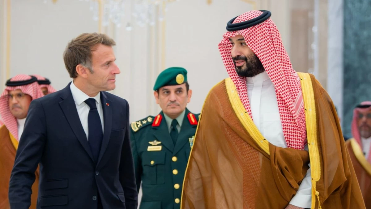 ولي العهد السعودي والرئيس الفرنسي يبحثان التطورات الإقليمية والدولية وتعزيز التعاون الثنائي