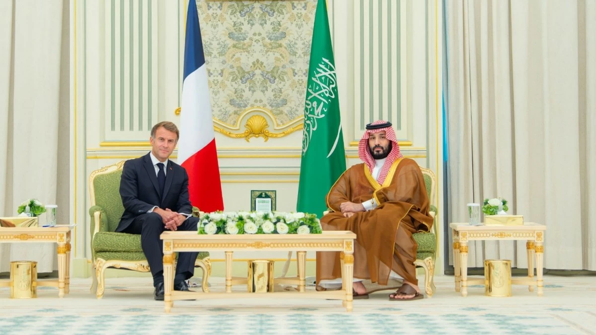 ولي العهد السعودي والرئيس الفرنسي يبحثان التطورات الإقليمية والدولية وتعزيز التعاون الثنائي