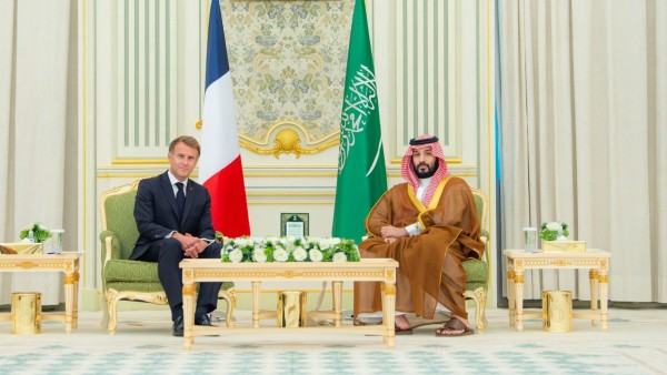 ولي العهد السعودي والرئيس الفرنسي يبحثان التطورات الإقليمية والدولية وتعزيز التعاون الثنائي
