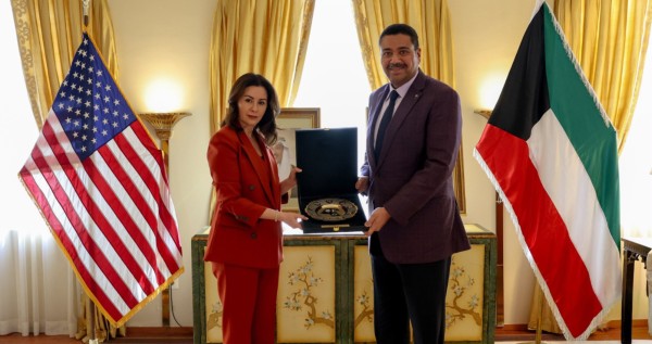وزير الدفاع يطلع على جهود سفارة الكويت في واشنطن لتعزيز العلاقات والتعاون مع الولايات المتحدة