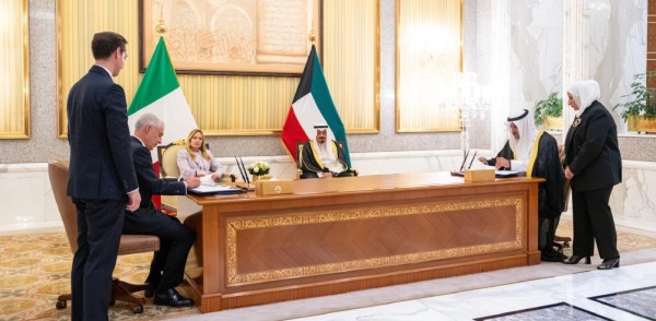 بحضور رئيس الوزراء ونظيرته الإيطالية... الكويت وإيطاليا توقعان مذكرتي تفاهم وخطاب نوايا في الاستثمار والدفاع والتعاون العسكري