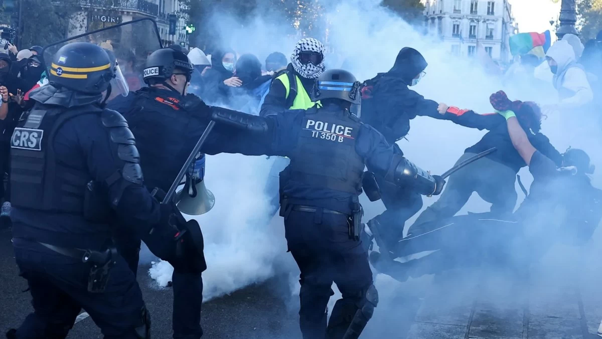 فرنسا: توقيف 1314 شخصاً وإصابة 53 شرطياً في احتجاجات واسعة