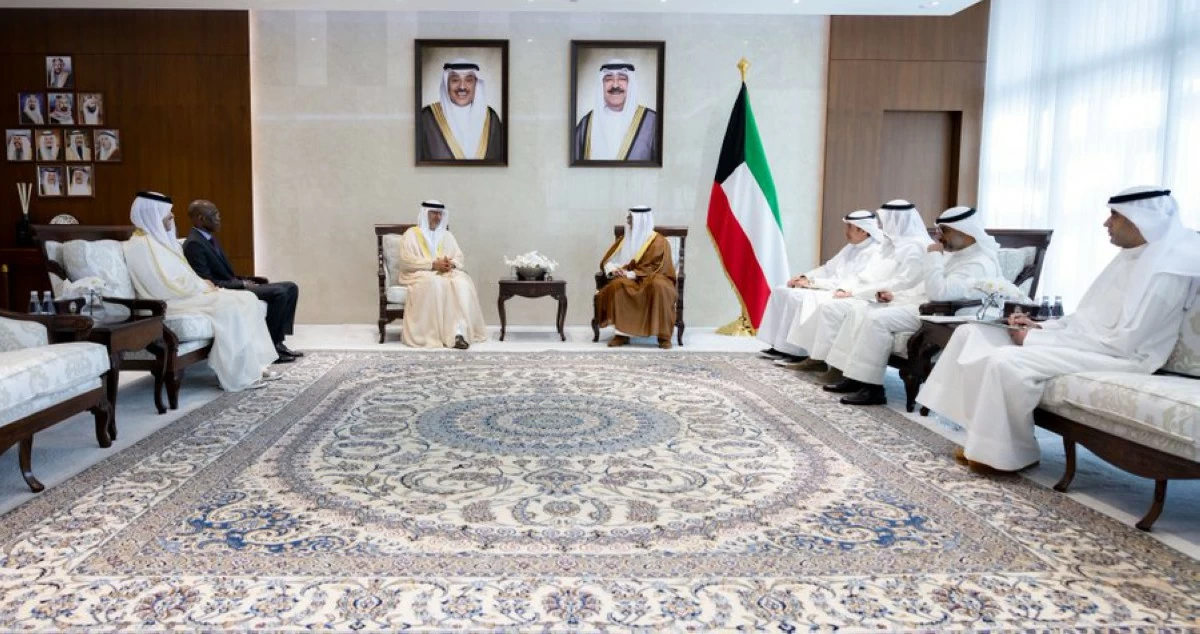 وزير الخارجية يتسلم رسالة خطية مشتركة من وزيري الخارجية الإماراتي والسنغالي