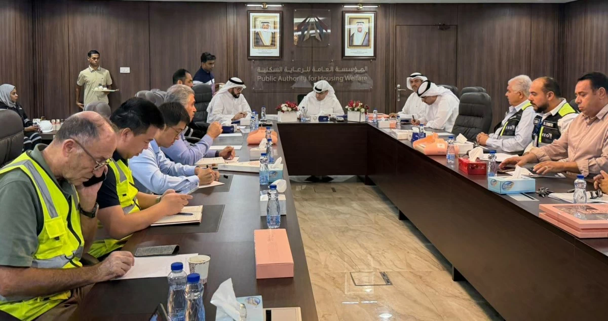 وزير الإسكان يتفقد مشروع جنوب صباح الأحمد ويؤكد على تسريع وتيرة الإنجاز