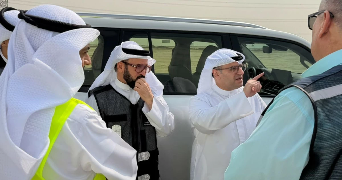 وزير الإسكان يتفقد مشروع جنوب صباح الأحمد ويؤكد على تسريع وتيرة الإنجاز