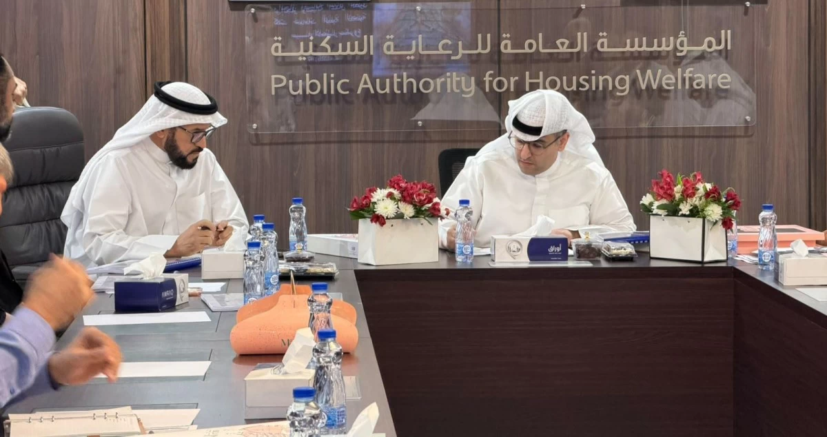 وزير الإسكان يتفقد مشروع جنوب صباح الأحمد ويؤكد على تسريع وتيرة الإنجاز
