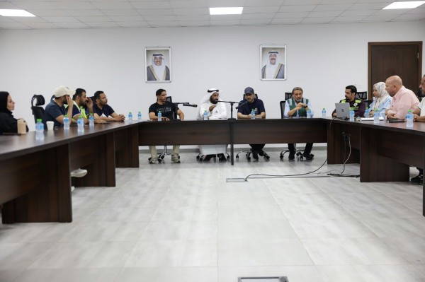 مدير 'هندسة الطرق' يتفقد مشروع شارع الغوص: الالتزام بالمواصفات الفنية ومعايير الجودة