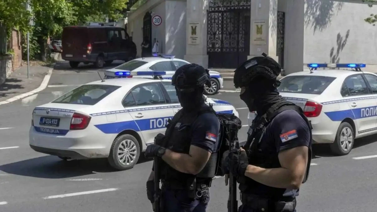 الشرطة الصربية: مقتل شخص خارج السفارة الإسرائيلية بعد محاولته مهاجمتها