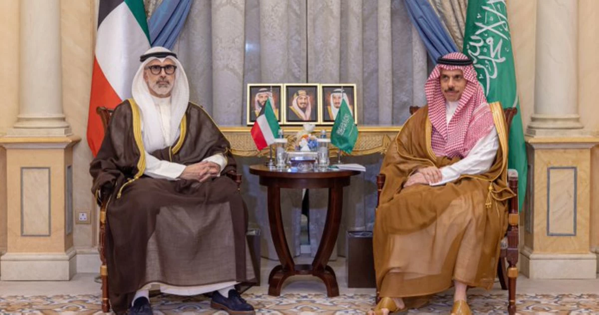 وزير الخارجية يلتقي نظيره السعودي: أمن المملكة جزء لا يتجزأ من أمن الكويت ودول الخليج