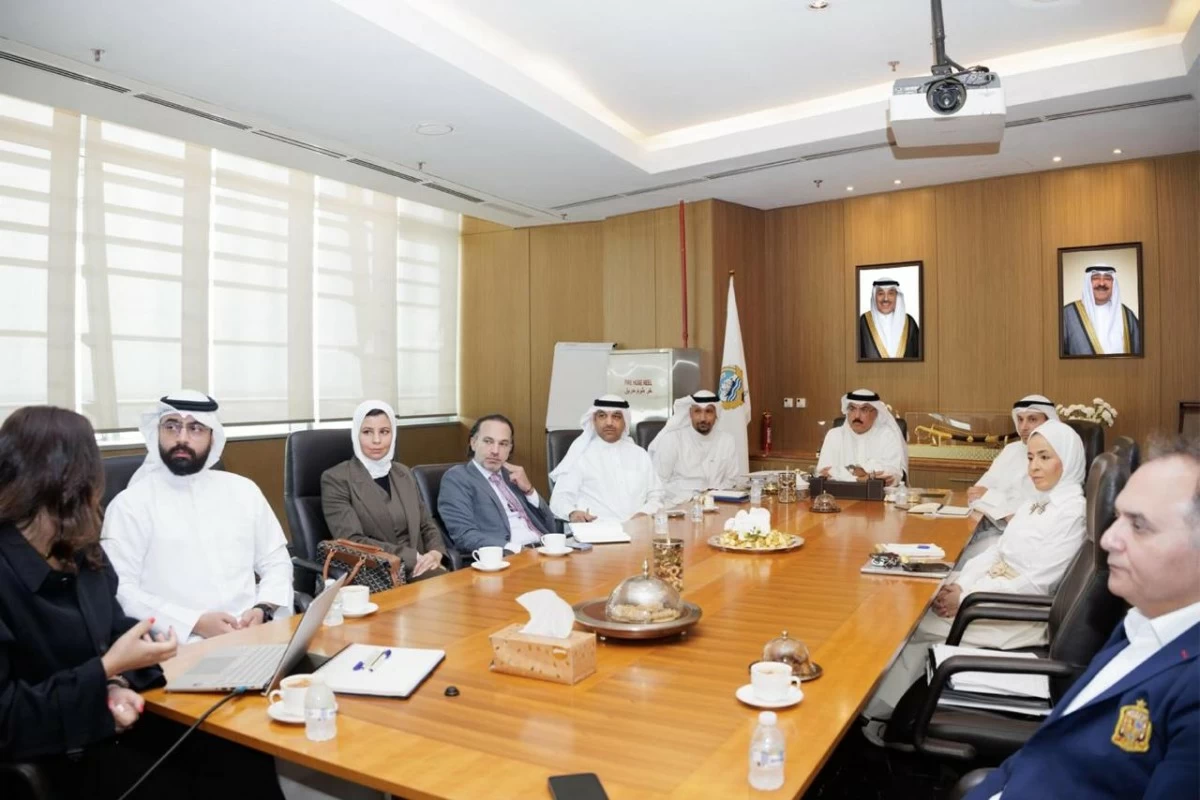 وزير التربية يبحث مع 'غوغل كلاود' تطوير المشاريع التعليمية وتوظيف الذكاء الاصطناعي في التعليم