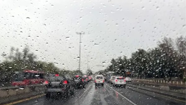 طقس الـ'ويك إند'... أمطار متفرقة وضباب وغبار يخفض الرؤية