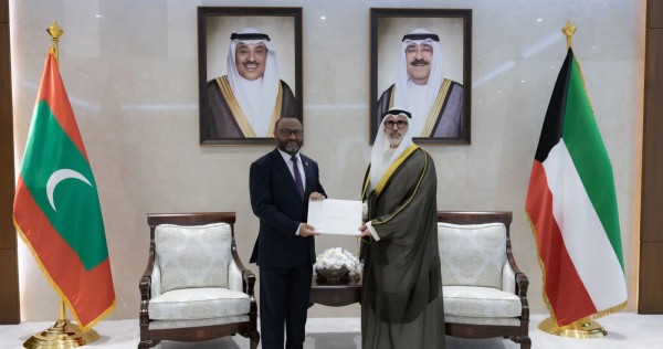 سمو الأمير يتلقى رسالة خطية من رئيس المالديف