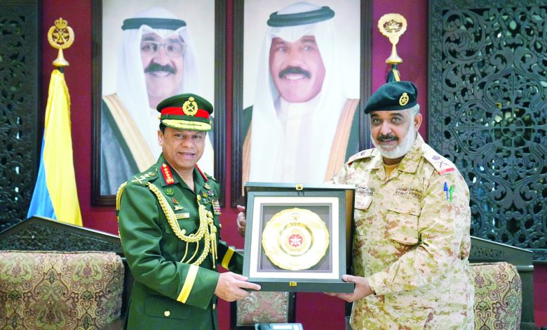 الشمري والخالد بحثا مع رئيس الأركان  البنغلاديشي أوجه التعاون الثنائي