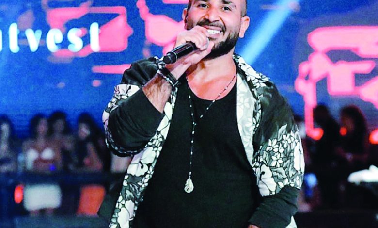 أحمد سعد يعتذر لكل نساء تونس باستثناء منظمة الحفل