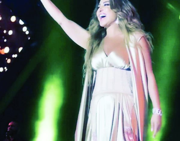 "شمس الأغنية" نجوى كرم تشرق في المغرب بحفل مكتمل العدد