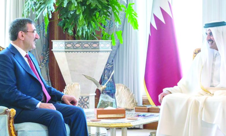 أمير قطر يبحث مع نائب الرئيس التركي تعزيز التعاون