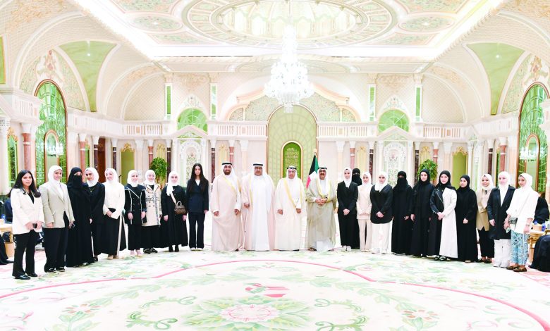 ولي العهد للمتفوقين: واكبوا التكنولوجيا والذكاء الاصطناعي