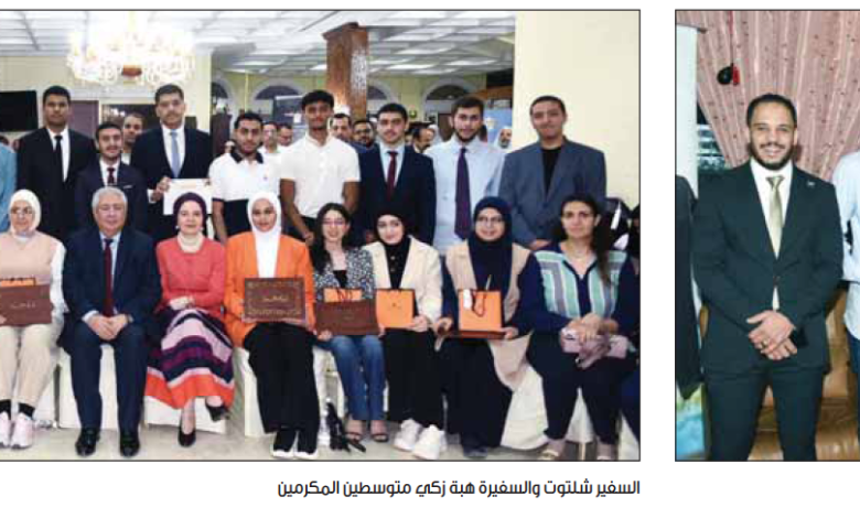 السفير المصري يُكرِّم فائقِي الثانوية