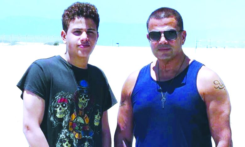 "يا ليل" عمرو دياب يغني مع نجله عبدالله