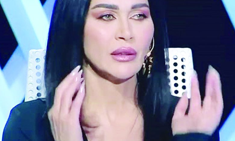 نادين الراسي تحتضن والديها المطرودين