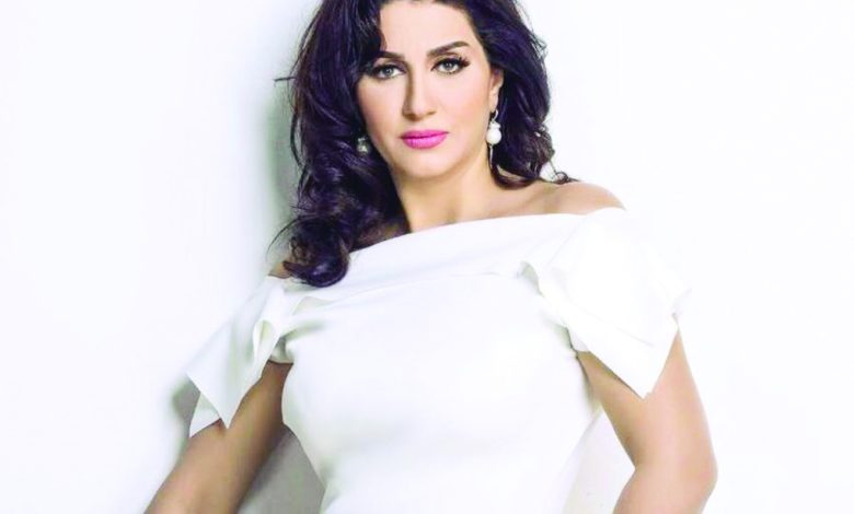 "هي وبس"... وفاء عامر مقدمة برامج للمرة الأولى