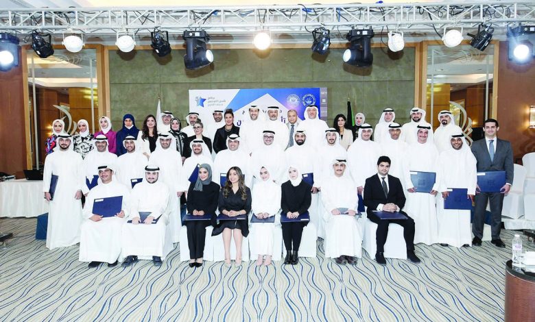 تخرج عدد من موظفي بنك الخليج في برنامج "تأهيل الكويتيين حديثي التخرج"