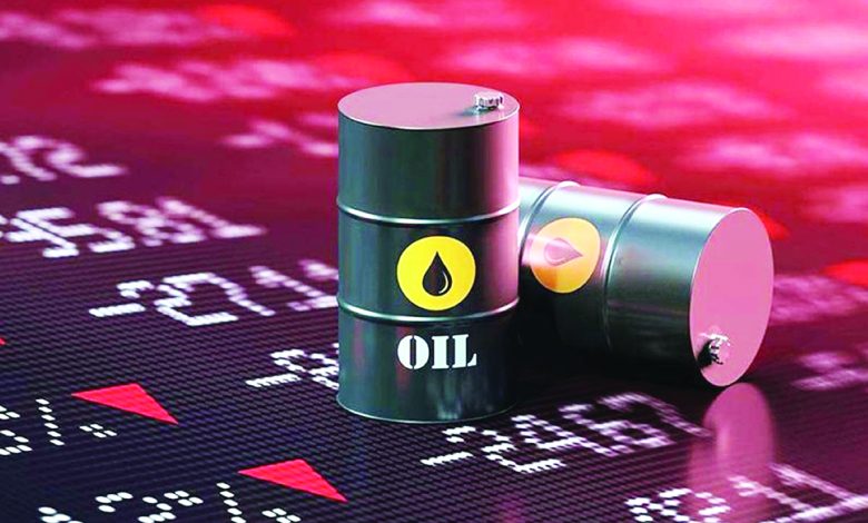 النفط يرتفع إلى 82.8 دولار  وسط شح الإمدادات عقب خفض الإنتاج