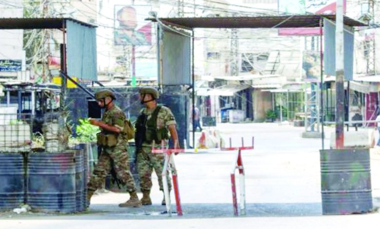 الاقتتال الفلسطيني يشتعل في مخيم "عين الحلوة" ويهدد لبنان