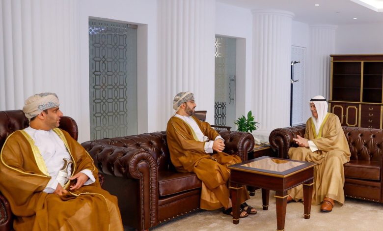 السعدون يستقبل سفير عمان