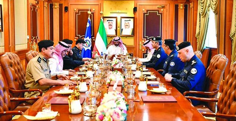 وزير الداخلية: تكثيف التواجد الأمني والمروري على مدار الساعة بكل المناطق للتعامل الفوري مع أي ظواهر سلبية
