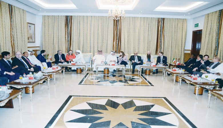 ديوانية سفارة البحرين تكسر روتين الصيف