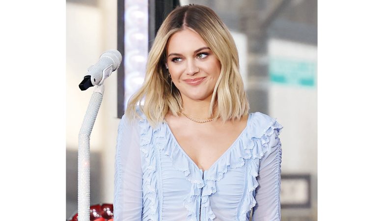 قدمت المغنية الأميركية كيلسي باليريني عرضاً في برنامج "اليوم" في نيويورك