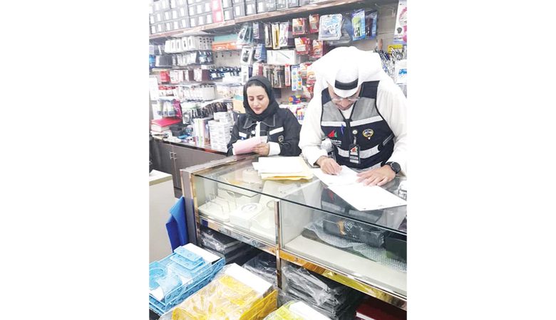 "التجارة" تتحرَّى أسعار القرطاسية وتتوعَّد المخالفين بإحالتهم إلى "النيابة"
