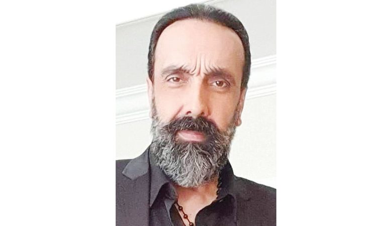 نجاة اسطواني وعائلتهمن حريق بمنزله