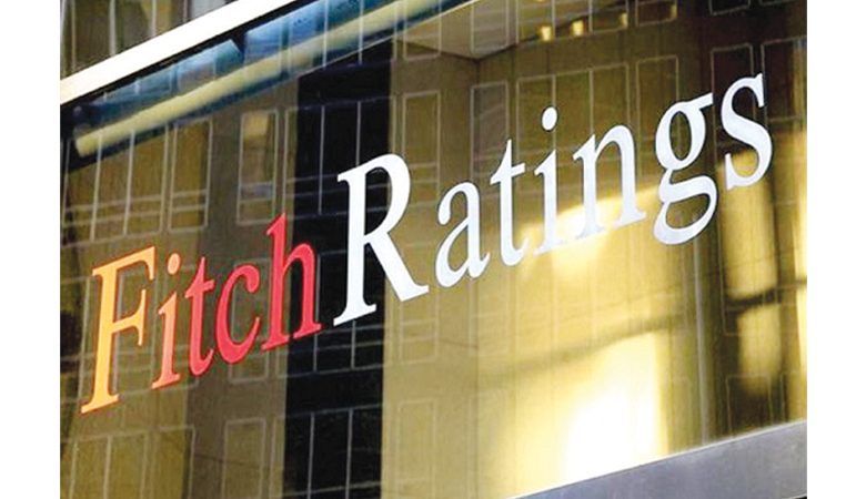 هل تحذيرات "فيتش" بتخفيض تصنيف 10 بنوك أميركية تنذر بأزمة مالية جديدة ؟