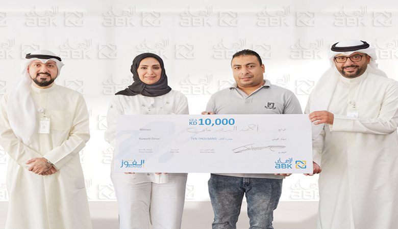 البنك الأهلي: أحمد السعيد يحصد 10000 دينار من حساب "الفوز"