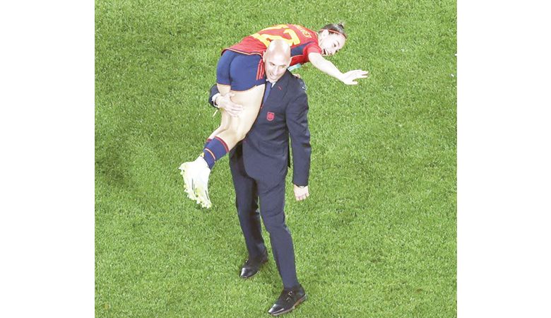 "فيفا" يفتح إجراءات تأديبية ضد روبياليس