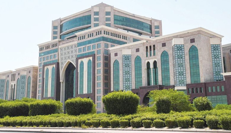 مخالفات وإهدار للمال العام وشبهة تنفيع لأربعة مدراء في "الأوقاف"