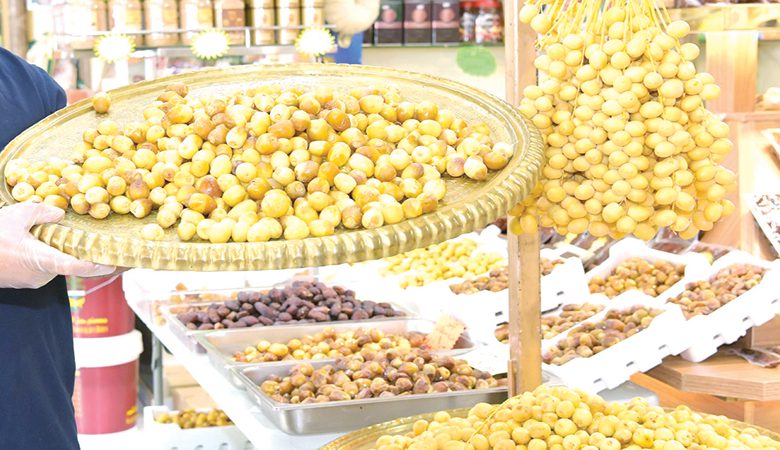 الكويت تنتج أجود أنواع البرحي والمناصيف يتصدر "بورصة الخلال"