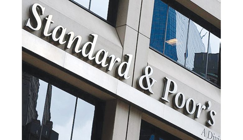 "s&p" تنضم إلى "موديز"في خفض تصنيف البنوك الأميركية