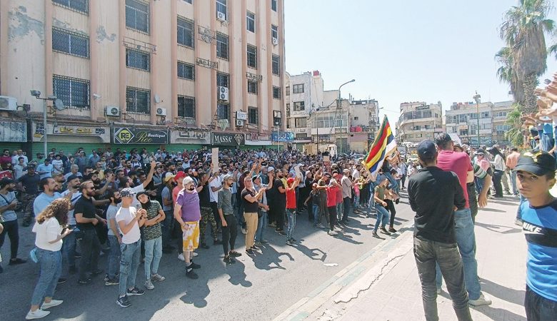 السويداء تنتفض بوجه الأسد والمحتجون يهتفون: "للصبر حدود"